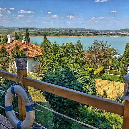 Bed and Breakfast Borostyan 3*