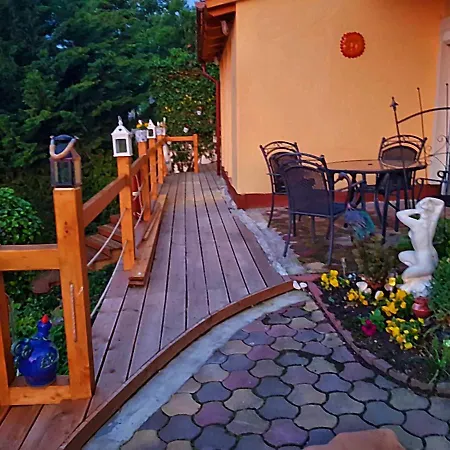Bed & Breakfast Borostyan *